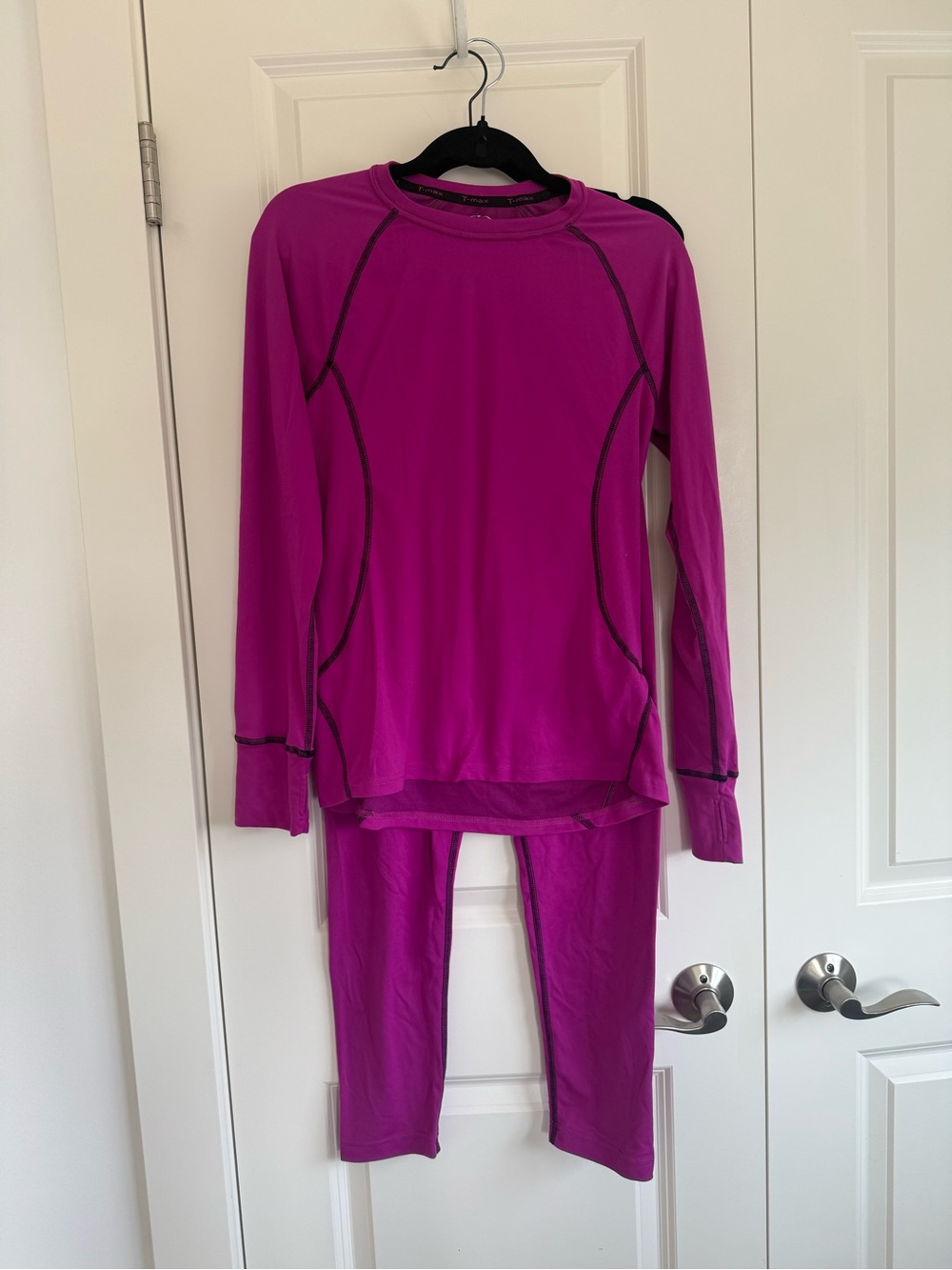 Long Sleeve Women’s Thermal Set and Leggings in Magenta
